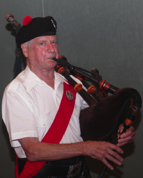 banq_2014_01_bagpiper.jpg