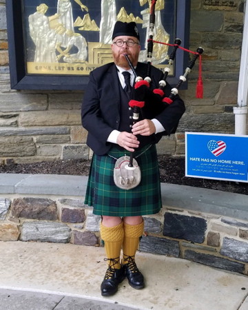 01_thomas_moore__bagpiper_at_the_golden_heart_banquet.jpg